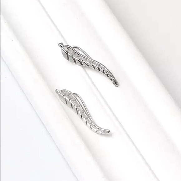⚜️[𝟯/$𝟭𝟴]⚜️Silver Leaf Climber Earrings NEW - Picture 3 of 7